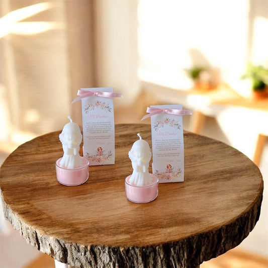 Niña rezando en base