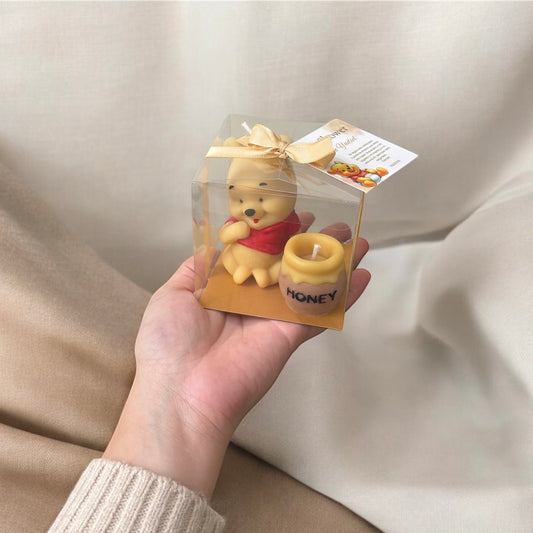 Winnie the Pooh con tarro de miel en cajita transparente