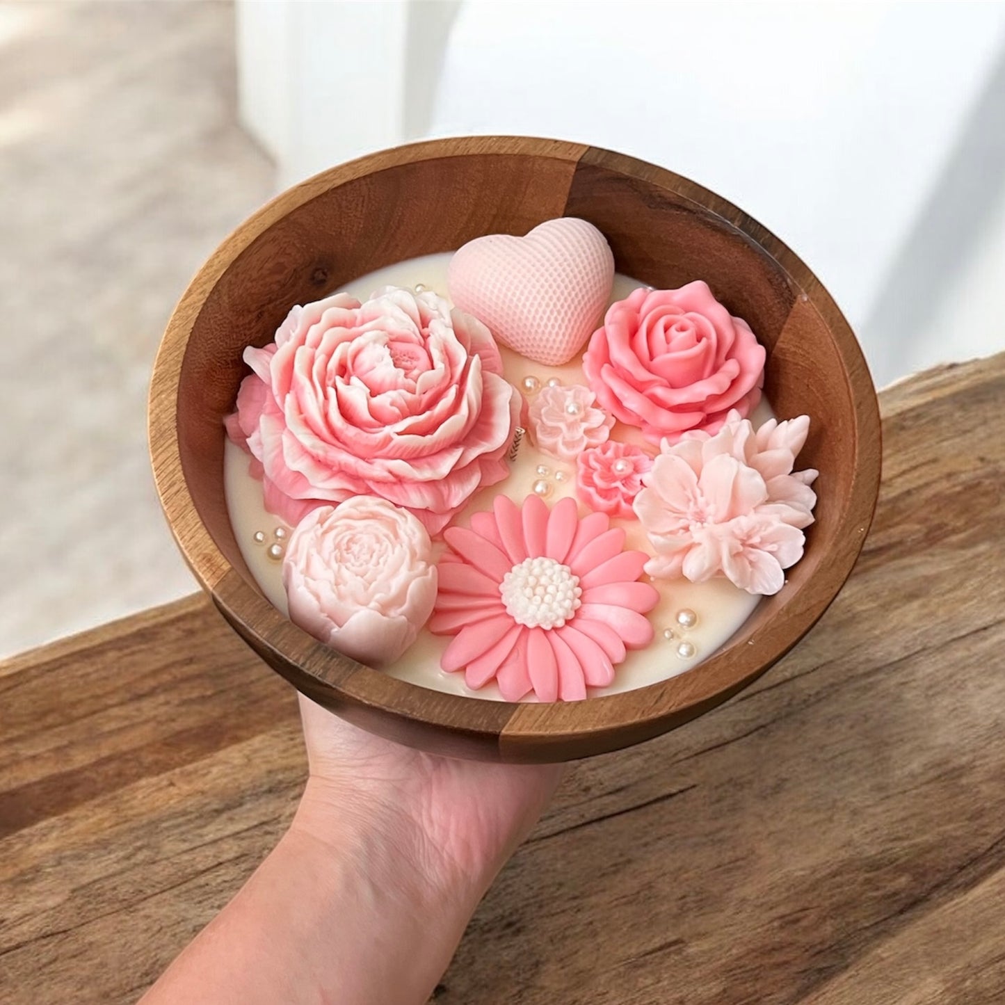 Flowers in a wooden bowl with pearls